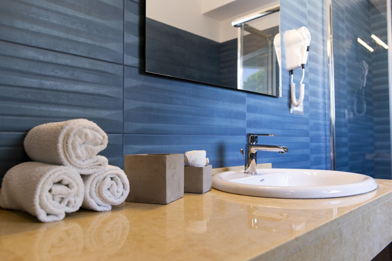 Bathroom 5, Hotel San Vincenzo Resort, Matera
