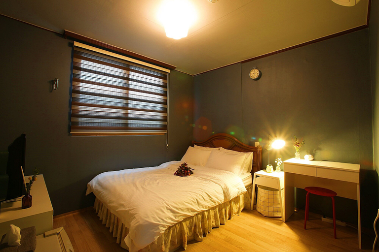 Bedroom 2, Woosung Hotel, Seogwipo