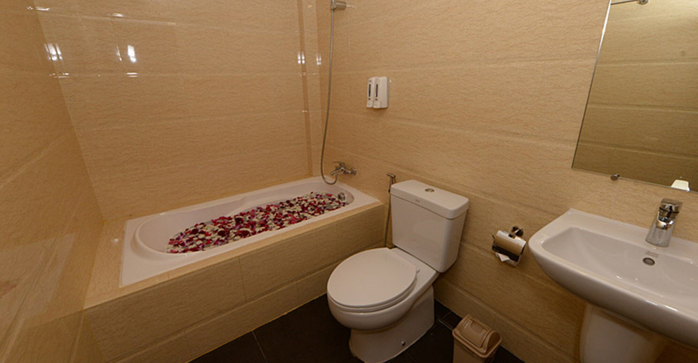 Bathroom 4, Min Nandar Garden Hotel, Yangon