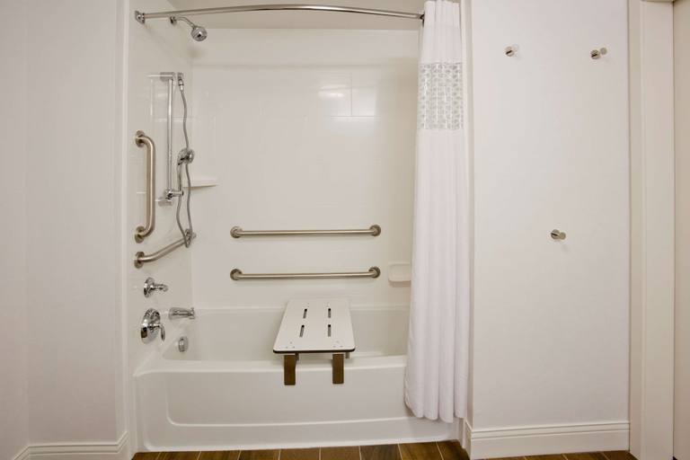 Bathroom 4, Hampton Inn Minneapolis Bloomington West, Hennepin