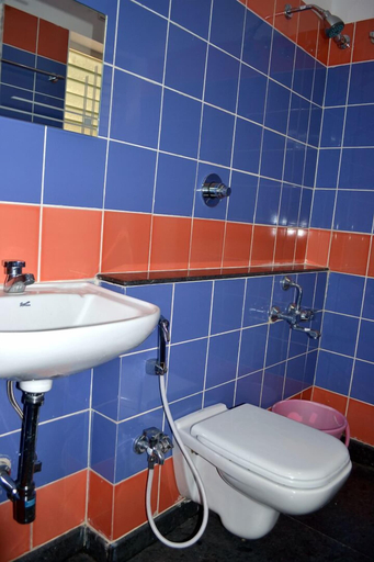 Bathroom 3, Metro Park, Chennai