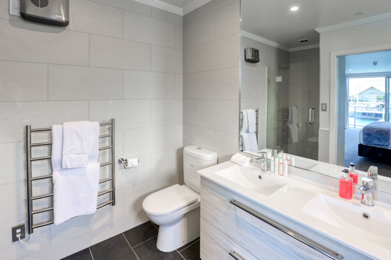 Bathroom 4, Lake Resort by Marsden, Central Otago