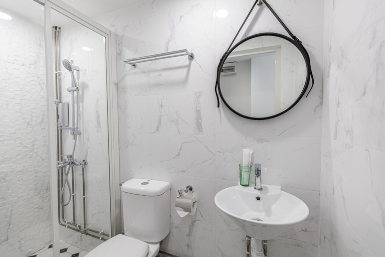 Bathroom 4, Marrison Desker @ Little India, Singapura