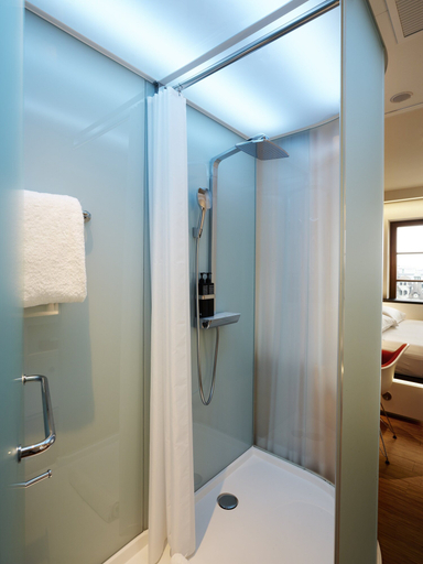 Bathroom 4, citizenM Geneva, Genève