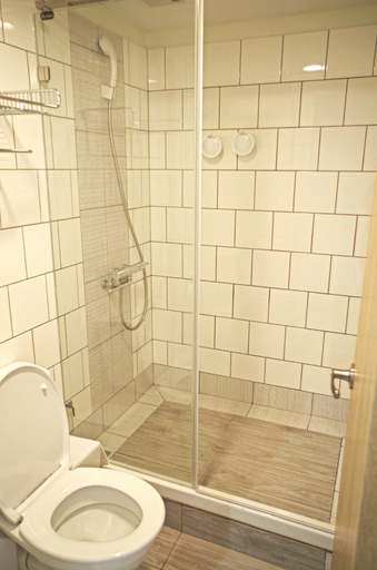Bathroom 4, Paper Plane Hostel, Kaohsiung