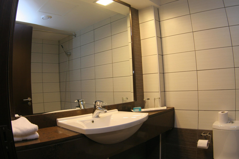 Bathroom 5, Livadhiotis City Hotel, Larnaca