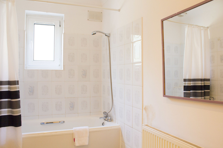 Bathroom 4, City Centre Apartments, London