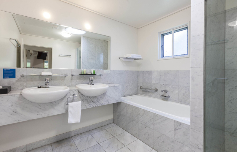 Bathroom 4, Couran Cove Island Resort, Gold Coast