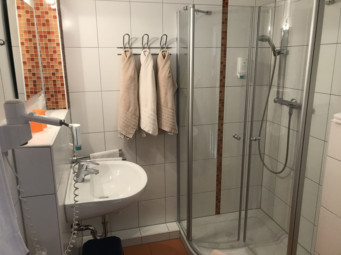 Bathroom 5, Gästehaus Durst, Ortenaukreis
