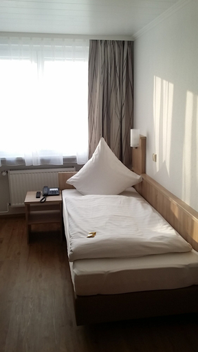 Bedroom 4, Hotel Restaurant Rheinkrone Koblenz, Koblenz