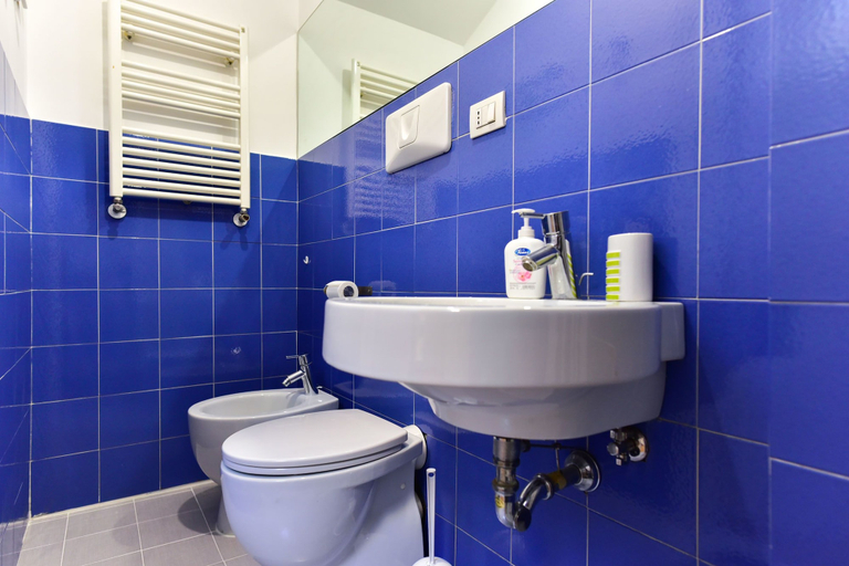Bathroom, Libetta Apartment, Roma