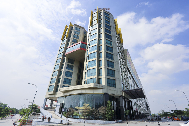 Exterior & Views