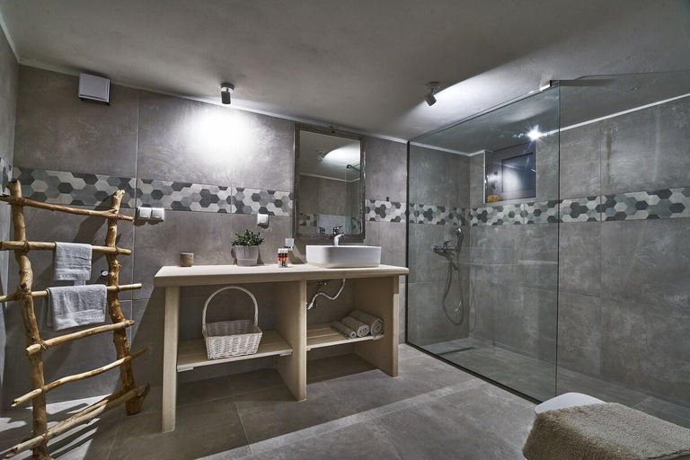 Bathroom 3, Villa Vagelia, Crete