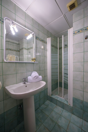 Bathroom 4, Hotel Kastoria, West Macedonia