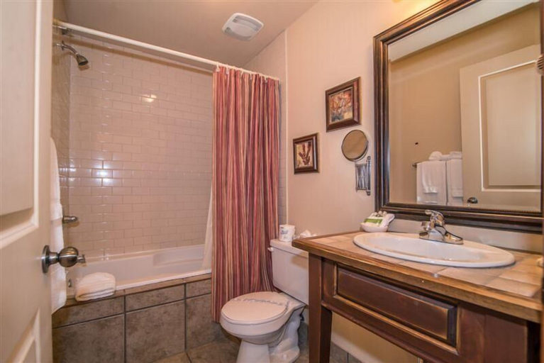 Bathroom 4, GetAways at Club GeoPremiere, La Rivière-du-Nord