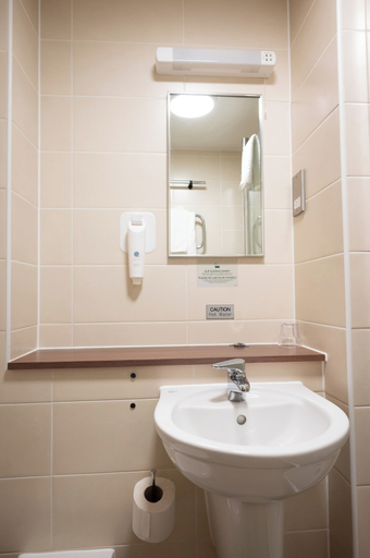 Bathroom 4, The Wellington Hotel by Greene King Inns, Aberdeen