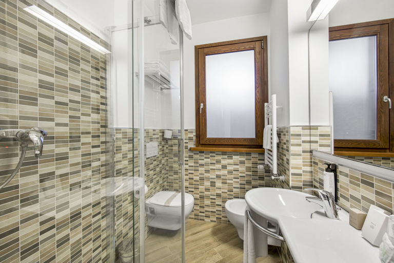 Bathroom 5, Borgo Aureo, Rome