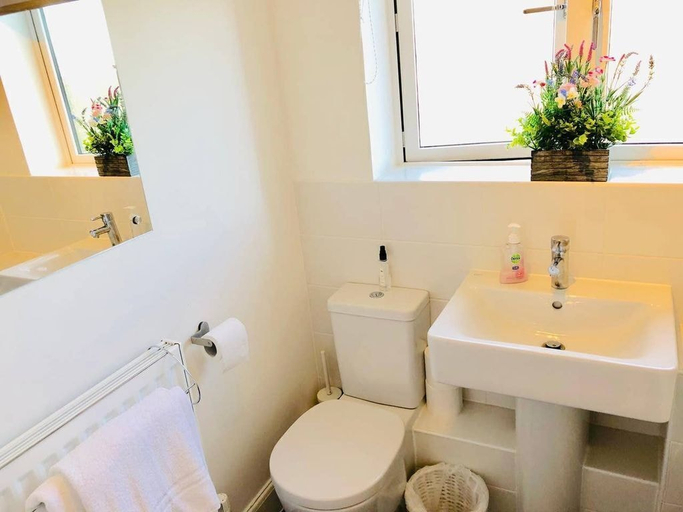 Bathroom 3, Waterside Lodge with Canal Views, Leeds