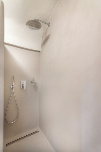 Bathroom 4, Alcova Lonoce, Brindisi