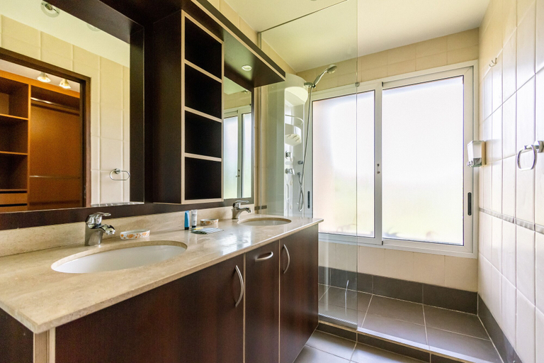Bathroom 4, Jardines del Mar 3
