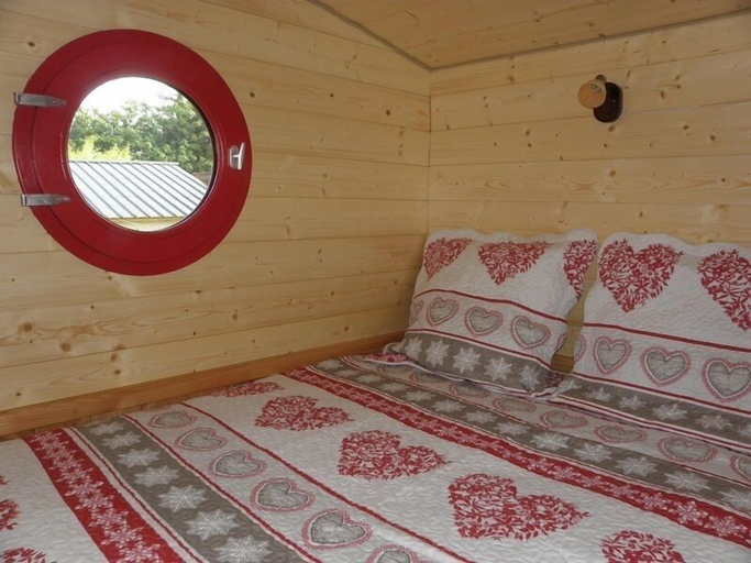 Bedroom 5, Provence Roulottes Hébergement insolite, Bouches-du-Rhône