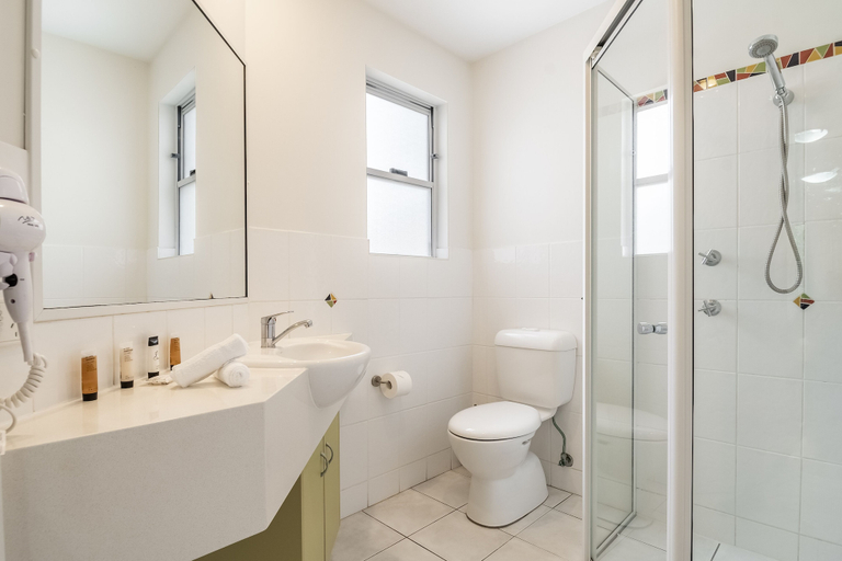 Bathroom 3, Eco Beach Resort, Byron
