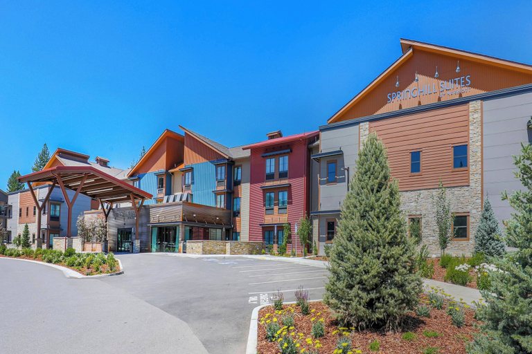 Exterior & Views