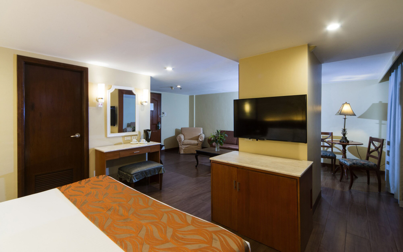 Bedroom 2, Hotel Veniz Burnham, Baguio City