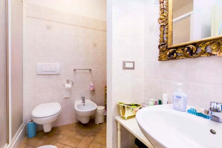 Bathroom 2, HouSmart Palestro, Bologna