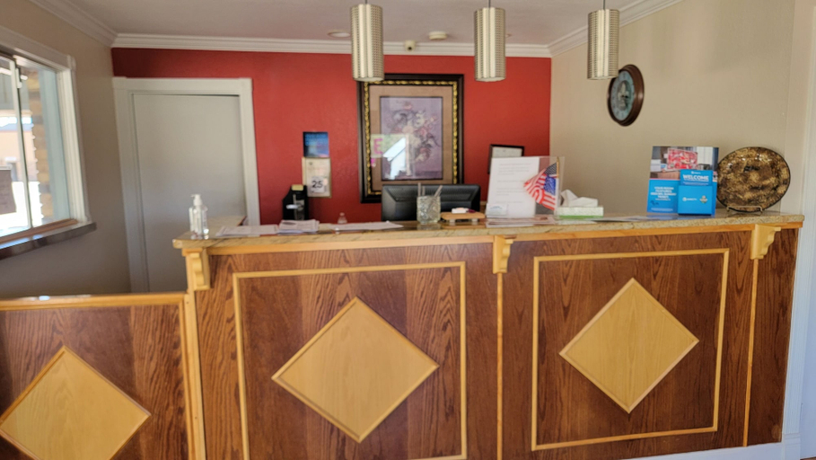 Others 4, Copa Budget Inn, Barber