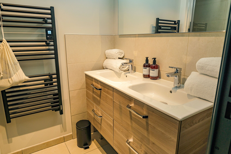Bathroom 5, ibis Styles Bordeaux Lac Bruges, Gironde