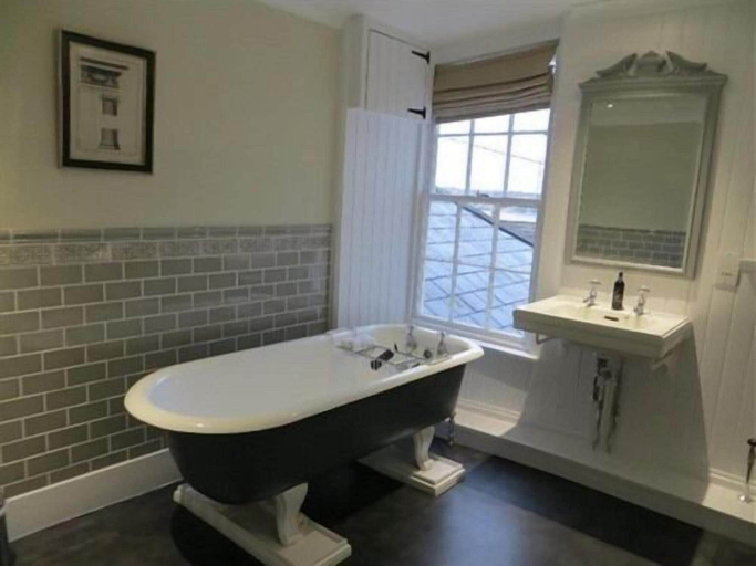 Bathroom 4, Coswarth House, Cornwall