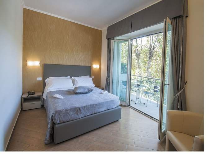 Bedroom 2, Porto di Claudio, Rome