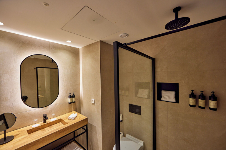 Bathroom 5, Universal Grand León & Spa, Baleares