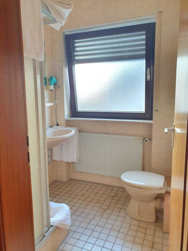 Bathroom 2, Hotel - Pension - Weller, Offenbach
