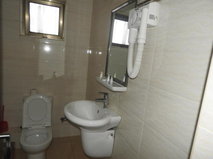 Bathroom 3, Omega Gardens Hotel, Kieni