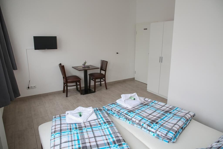 Bedroom 3, Franken Motel, Fürth