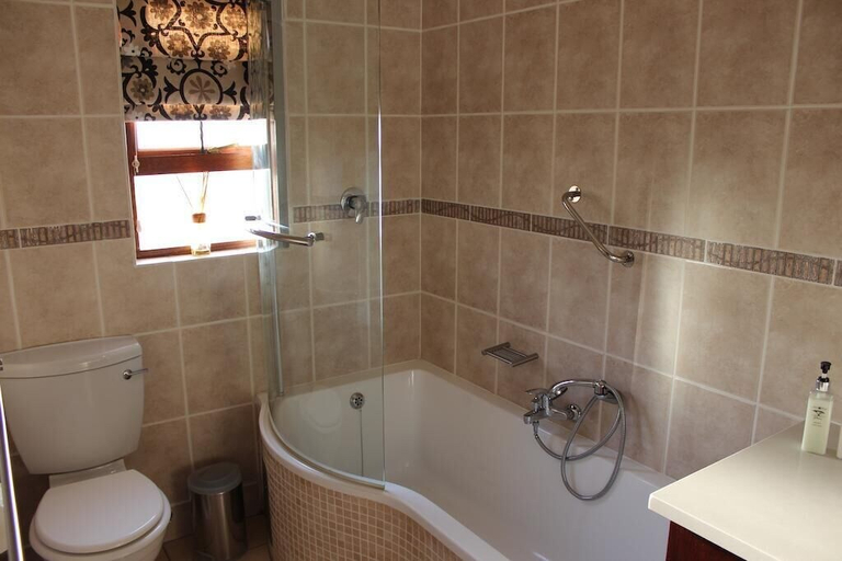 Bathroom 4, Topaz Cove Luxury Villas, City of Johannesburg