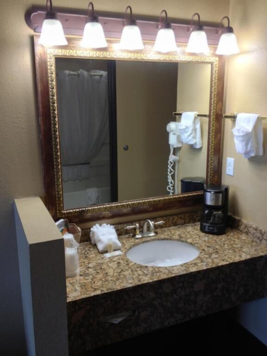 Bedroom 3, The Stone Castle Hotel & Conference Center, Taney