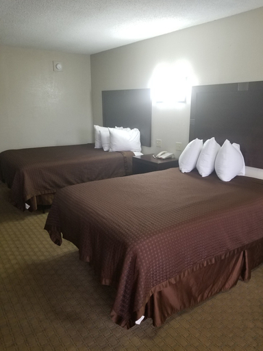 Bedroom 3, Executive Inn, Escambia