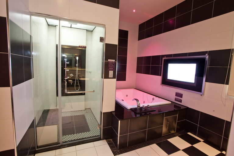 Bathroom 3, Wei Feng Exquisite Hotel Nanzi Branch, Kaohsiung