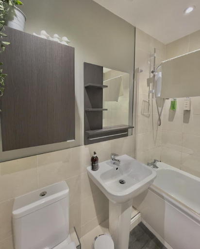Bathroom 2, Monkbridge Mews, York