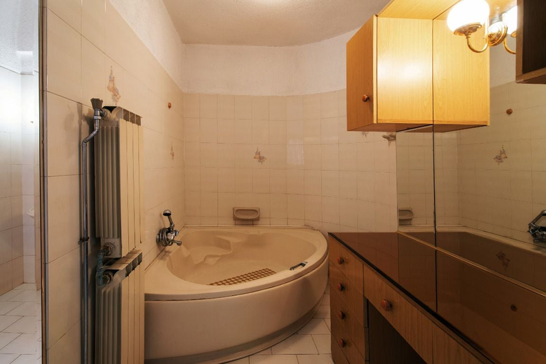 Bathroom 4, Spacious House, Attica