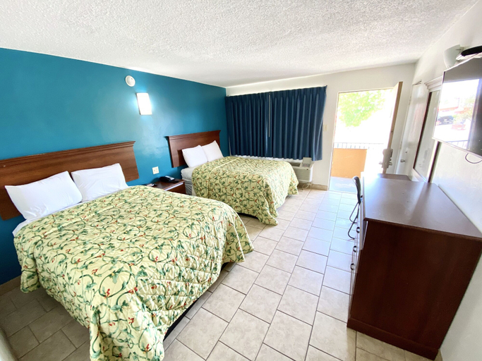 Bedroom 3, Budget Inn, Chaves