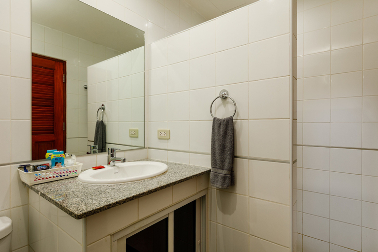 Bathroom 4, The Classroom Hotel, Pattaya