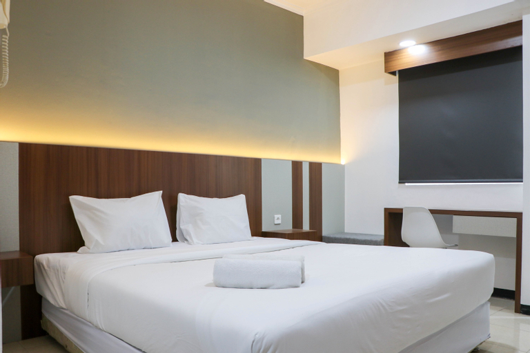Homey and Comfort Stay Studio Room Maple Park Sunter Apartment By Travelio, North Jakarta