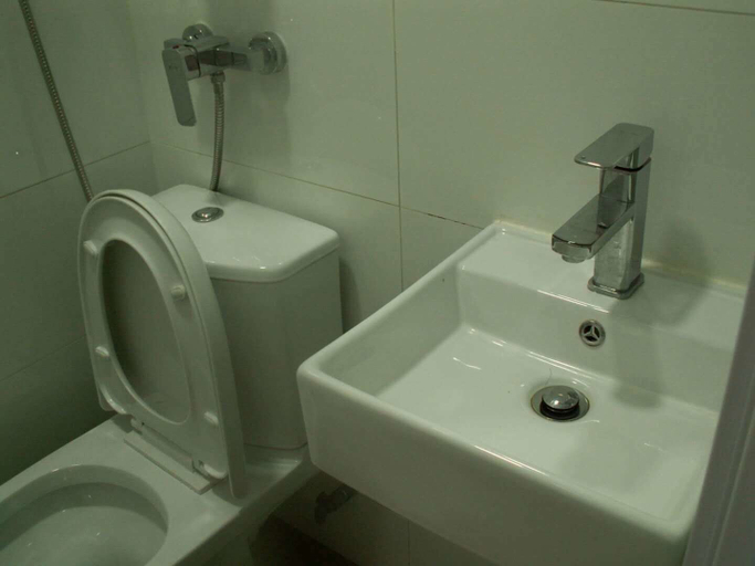 Bathroom 4, Lung Wa Hotel, Kowloon