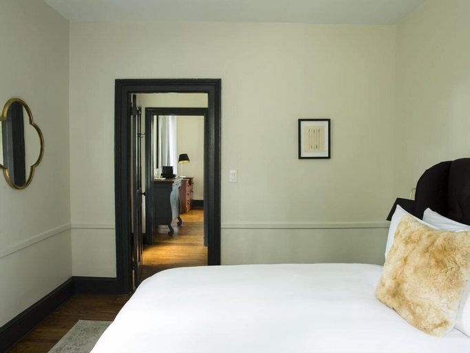 Bedroom 30