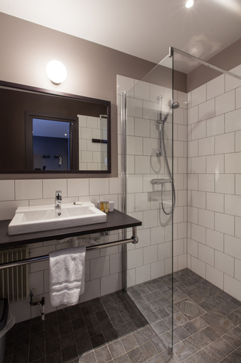 Bathroom 4, Pointe Isabelle, Haute-Savoie