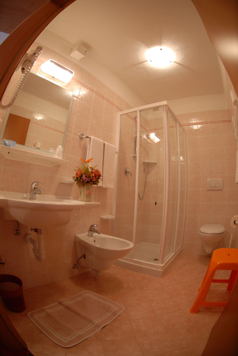 Bathroom 4, Cristallo, Trento